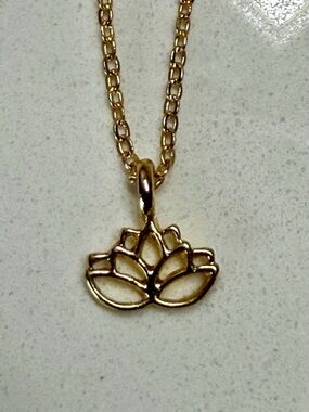 Delicate Gold Floral Outline Pendant Necklace for Women